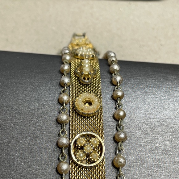 Antique Mesh Bracelet Seed Pearls In A Gold Tone Size 7 mesh is 1/2” Beautiful. - Picture 5 of 12